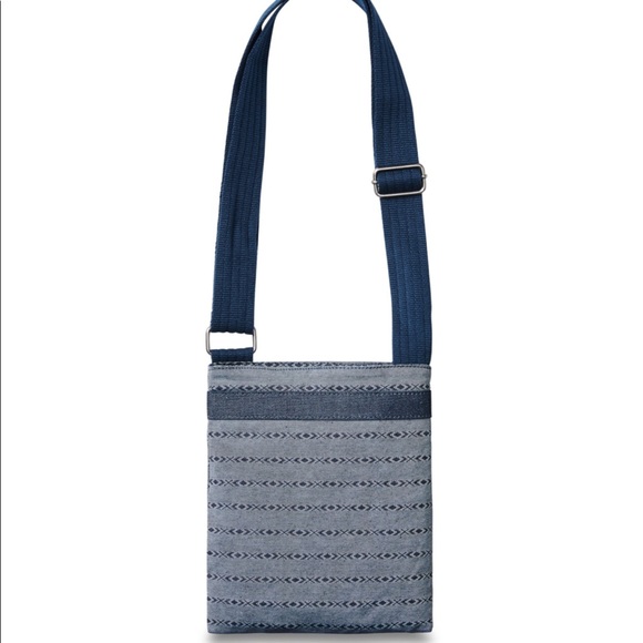 Dakine Canvas Dive Cross Body Bag NWT - Picture 3 of 10